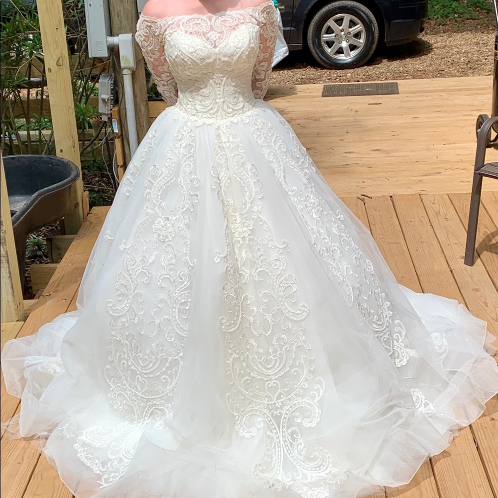 Wedding Gown - Picture 4 of 11